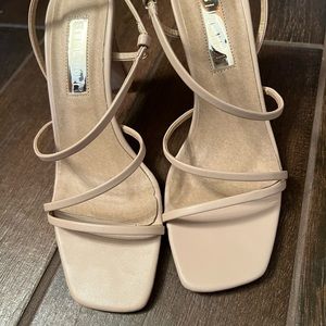 BILLINI GEORGETTE NUDE TAN STRAPPY BLOCK SQUARE TOE SLIP ON HEELS SANDALS SIZE 6